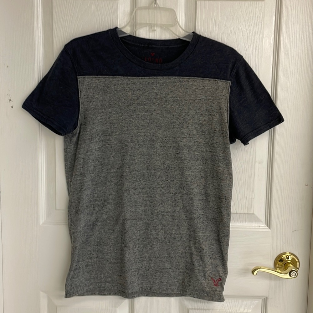 American Eagle T-shirt Legend Mens Classic Fit Short Sleeves gray black Small